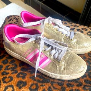 Sketchers gold tennis shoes size 3
